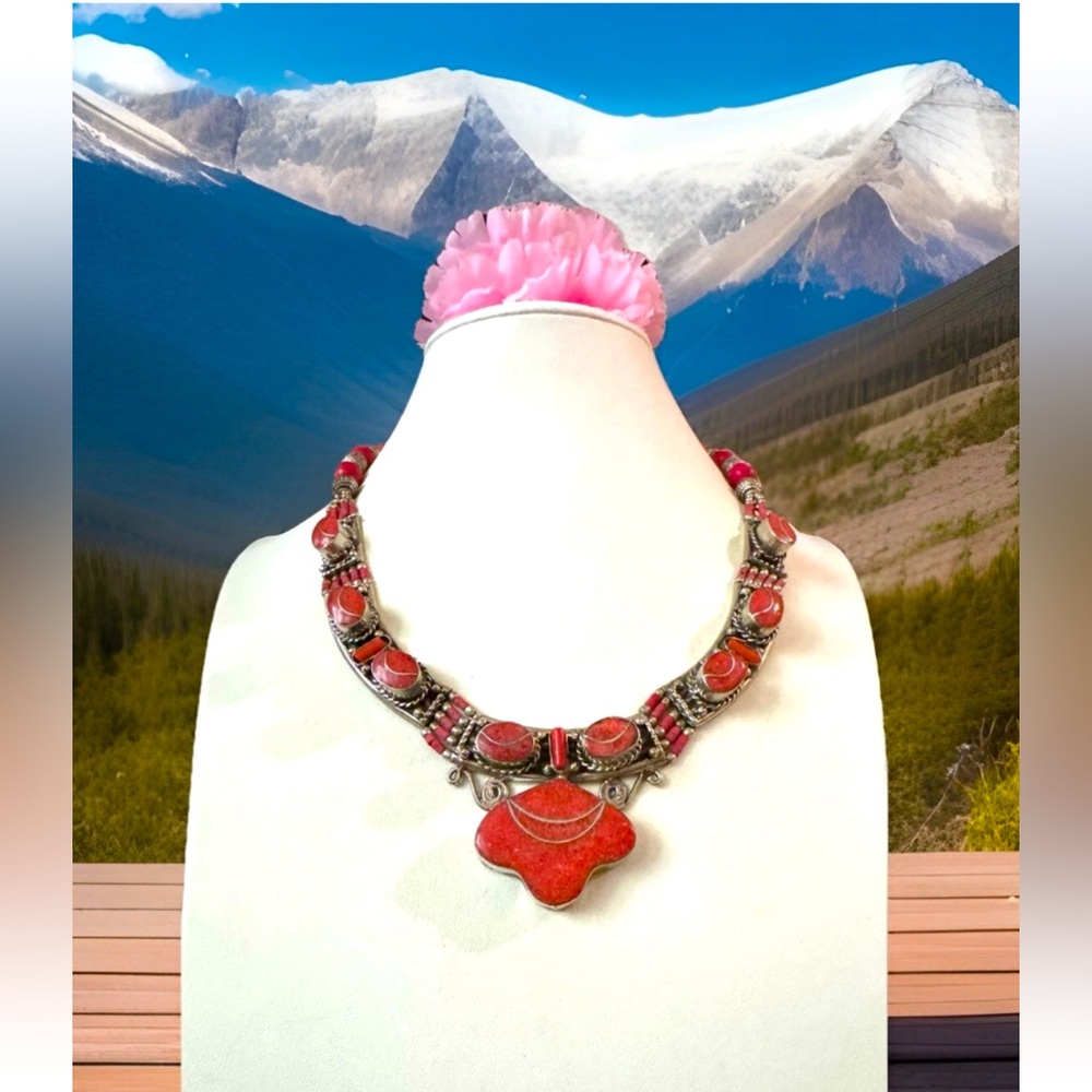 Stunning Handcrafted Ethnic Tribal Pendant Necklace Inlay Coral Set In Silver